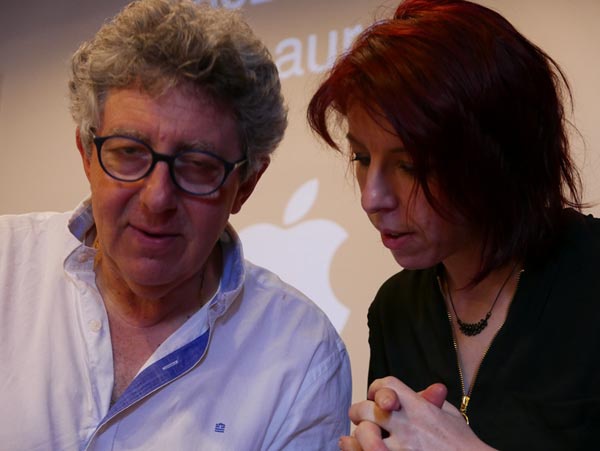 Sandra DAUJAT avec Laurent GROSS au cours de la formation EMDR - IMO sur le Psychotraumatisme au CHTIP Collège d'Hypnose et Thérapies Intégratives de Paris Sandra DAUJAT avec Laurent GROSS au cours de la formation EMDR - IMO sur le Psychotraumatisme au CHTIP Collège d'Hypnose et Thérapies Intégratives de Paris