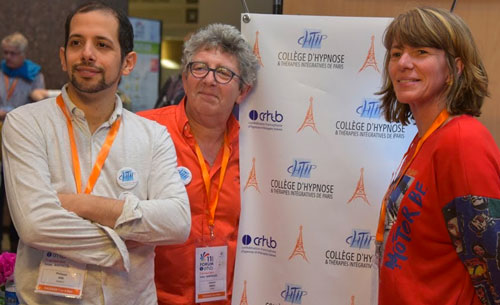 Dr Philippe AÏM, Laurent GROSS et Emmanuelle DECOSTER au Congrès d'Hypnose de Montpellier 2019 sur le stand du CHTIP